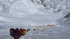 Tòa án Nepal ra lệnh hạn chế giấy phép leo núi Everest