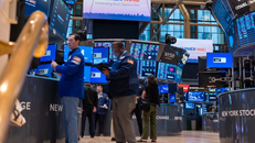 Chỉ số Dow Jones lần đầu tiên chạm mốc 40.000