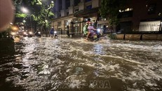 Hà Nội: Khẩn trương tiêu thoát nước các điểm ngập úng sau cơn mưa rào trên diện rộng