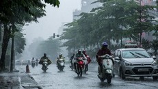 Các quận nội thành Hà Nội có mưa rào và dông trong sáng 26/6