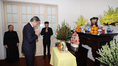 Ngoại trưởng Hoa Kỳ Antony Blinken thắp hương và chia buồn với gia đình Tổng Bí thư Nguyễn Phú Trọng