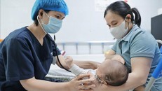 Ghi nhận rải rác bệnh nhi ho gà biến chứng nặng, bác sĩ hướng dẫn cách phát hiện sớm