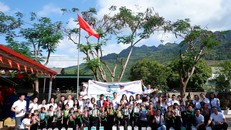 ROX Share mang yêu thương tới điểm trường Chiềng Ban.