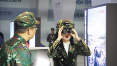 Trải nghiệm bắn súng thật tại gian hàng của Viettel trong triển lãm Quốc phòng Quốc tế Việt Nam 2024