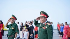 Trung tướng Phạm Tuân đến thăm núi Bà Đen. Ảnh: Sun World Ba Den Mountain