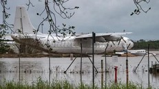 Australia dùng máy bay sơ tán người dân vùng lũ