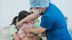 Kiểm soát bệnh sởi: Chủ động khống chế, bao phủ vaccine