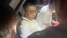 Đối tượng truy nã Bùi Đình Khánh bị lực lượng chức năng bắt giữ vào tối 18/4. Ảnh: TTXVN