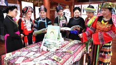Tôn vinh vẻ đẹp phụ nữ các dân tộc qua triển lãm đầy màu sắc tại Hà Giang