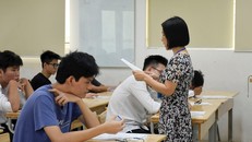 Thí sinh thi lớp 10 Hà Nội làm thủ tục dự thi vào sáng 6/6