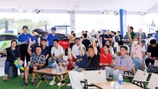 Không khí của sự kiện “Thu xăng – Đổi điện” luôn sôi động với sự tham gia của đông đảo khách hàng đăng ký trải nghiệm, tư vấn, định giá xe.