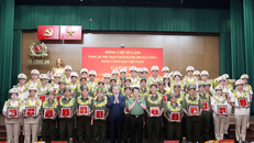 Tổng Bí thư Tô Lâm với các điển hình tiên tiến trong Công an nhân dân và lực lượng bảo vệ an ninh trật tự.