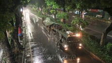 Dàn xe pháo quân sự cơ động về các điểm tập kết, sẵn sàng cho nhiệm vụ diễu binh, diễu hành