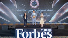Ông Nguyễn Xuân Hòa – Chủ tịch HĐQT Phú Mỹ - PVFCCo nhận Danh hiệu Top 50 công ty niêm yết tốt nhất Việt Nam 2025.