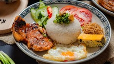 Cơm tấm Việt Nam xuất hiện trong thực đơn của hệ thống ăn nhanh hàng đầu của Nhật Bản