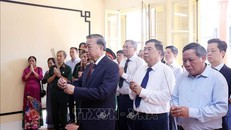Tổng Bí thư Tô Lâm dâng hương tưởng niệm Chủ tịch Hồ Chí Minh tại Di tích nhà số 48 Hàng Ngang, Hà Nội