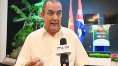 Bộ trưởng Bộ Nông nghiệp Cuba Ydael Pérez Brito trả lời phỏng vấn của phóng viên. Ảnh: TTXVN. 