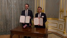 Bộ Công Thương đã ký Bản ghi nhớ (MoU) về Hợp tác năng lượng sạch với Bộ Ngoại giao Anh, và MoU về An toàn sản phẩm với Bộ Kinh doanh và Thương mại Anh. Ảnh: moit.gov.vn