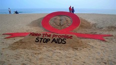 UNAIDS cảnh báo hàng triệu người mất quyền tiếp cận thuốc HIV do cắt giảm viện trợ toàn cầu