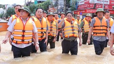 Thủ tướng yêu cầu khắc phục cơ sở hạ tầng, ổn định cuộc sống của nhân dân sau bão lũ tại khu vực Trung Bộ