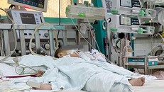 Bé trai suýt mất mạng vì uống nhầm thuốc cai nghiện ma túy