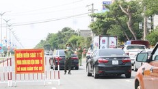 Vì sao Quảng Nam cho phép một cán bộ chở con ra Hà Nội để sang nước ngoài du học?