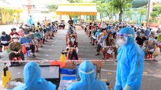 Nữ nhân viên lấy mẫu dương tính với SARS-CoV-2, hơn 300 người phải đi cách ly