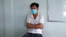 Kế toán trường học đánh công an tím mắt vì không được qua chốt