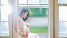 Ca sĩ Thanh Thảo sinh con gái ở tuổi 41 tại Mỹ.