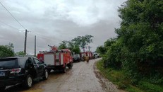 Phong tỏa hiện trường máy bay quân sự rơi ở Nghệ An