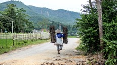 Cuộc sống ở xã vùng cao cứ hơn 100 người có 1 người nhiễm HIV