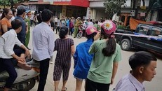 Nhiều người dân theo dõi vụ việc. (Ảnh: Facebook)