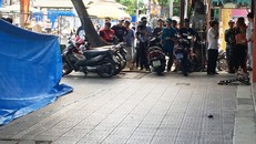 Vật thể lạ nghi là mìn trước cửa hàng xe máy khiến cả khu náo loạn.