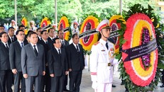 Lãnh đạo nước bạn Lào trang nghiêm viếng Chủ tịch nước Trần Đại Quang