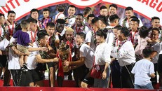 Quang Hải, Duy Mạnh 'ngất ngây' cùng Hà Nội FC nâng cúp vô địch V.League