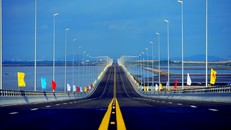 Cầu vượt biển dài nhất Việt Nam tên là gì?