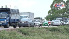 7000 lượt xe né trạm BOT, rầm rập cày nát đê sông Đuống