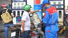 Giá xăng dầu có thể tiếp tục giảm mạnh vào ngày mai (21/11)