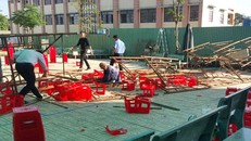 Hiện trường vụ sập giàn giáo. Ảnh: Thuận Lâm.