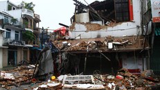 Hiện trường kinh hoàng nơi ngôi nhà cổ đổ sập trong đêm