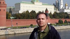 Paul Whelan trước Điện Kremlin, Moksva năm 2007. (Ảnh: US Marines)