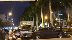 Xe tải tông loạt ô tô, xe máy dừng đèn đỏ ở Đà Nẵng