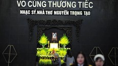 Gia đình, bạn bè tiễn đưa nhà thơ, nhạc sỹ Nguyễn Trọng Tạo. Ảnh: Xuân Tùng