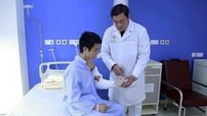 Kỳ diệu, lấy da và cơ đùi ghép lên tay giúp chàng trai Nam Định hết liệt