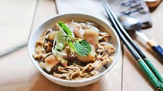 Cách loại bỏ chất độc hại trong món canh măng khô ngày Tết