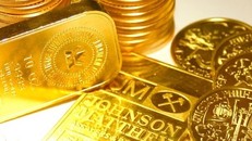 Vàng sụt giá nhẹ.