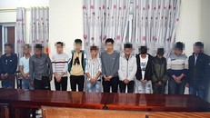 Tạm giữ 50 đối tượng đốt pháo trong đêm giao thừa