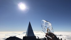 Hà Nội Tết nóng như mùa hè, đỉnh Fansipan băng phủ trắng