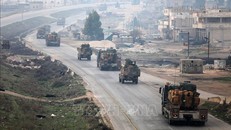 Đoàn xe của Thổ Nhĩ Kỳ qua khu vực tỉnh Idlib, tây bắc Syria ngày 15/2/2018. Ảnh: AFP/TTXVN