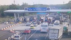 Trạm thu phí trên cao tốc TPHCM - Dầu Dây.